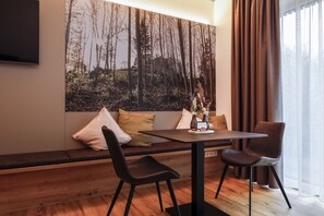 高档床上用品、羽绒被、特色装修、笔记本电脑工作区