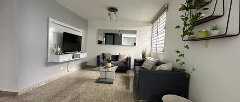 Téléviseur connecté, livres, chaßne audio