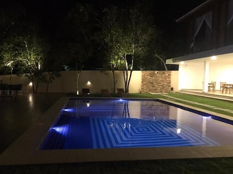 Outdoor pool, sun loungers