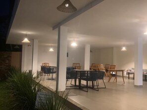 Living area - Foca Guest House (Búzios)