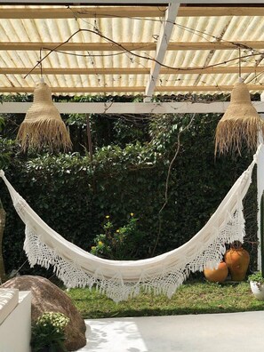 Chalet pour lune de miel, baignoire à remous | Vue sur le jardin