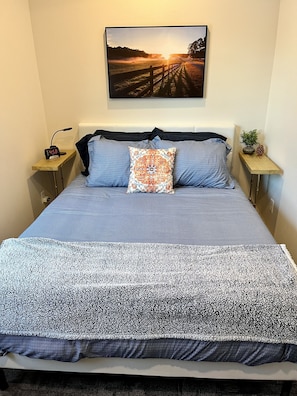 2 habitaciones, escritorio, tabla de planchar con plancha y wifi gratis 