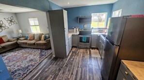 Refrigerador, microondas, horno, placa de cocina