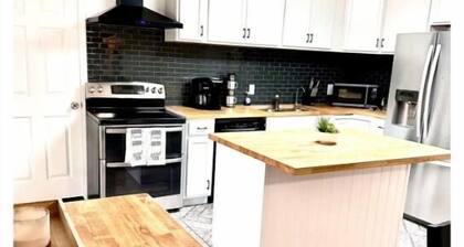 6Bedrooms/7Beds/3Bath/2Large Driveways/Pooltable/Arcade Machines