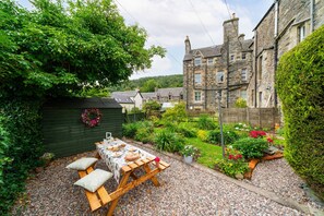 Outdoor dining - Dreamy One Bedroom Apartment with Garden near Dunkeld (Dunkeld)