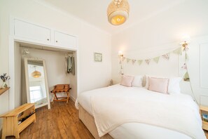 1 bedroom, iron/ironing board, WiFi, bed sheets - Dreamy One Bedroom Apartment with Garden near Dunkeld (Dunkeld)