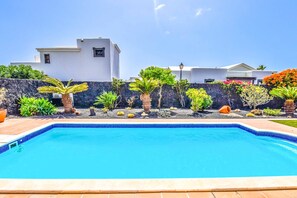 Een verwarmd zwembad