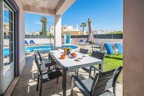 Outdoor dining - Villa Rato - Five Bedroom Villa, Sleeps 10 (Algarve)