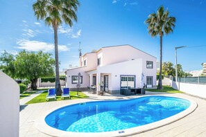 Pool - Villa Rato - Five Bedroom Villa, Sleeps 10 (Algarve)