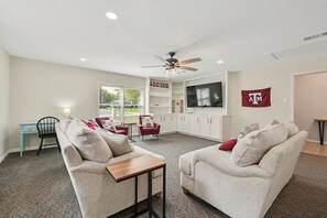 Smart-tv och eldstad