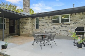 Outdoor dining - The Gathering Place ~ The Perfect Hangout close to Campus! (College Station)