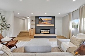 Télévision, cheminée