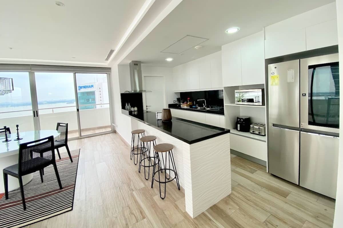 Apartemen Bisnis | Dapur pribadi | Mesin pembuat kopi/teh, lemari es, microwave, dan penanak nasi