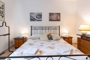 2 多间卧室、办公桌、免费 WiFi、床单