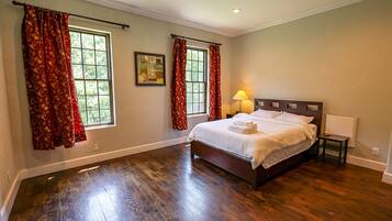 6 makuuhuonetta, silitysrauta/-lauta, ilmainen Wi-Fi, vuodevaatteet