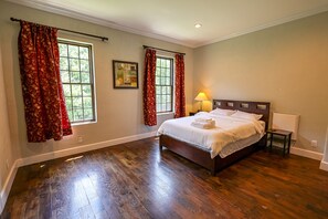 6 室のベッドルーム、アイロン / アイロン台、WiFi (無料)、ベッドシーツ