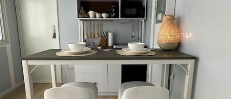 تناول الطعام