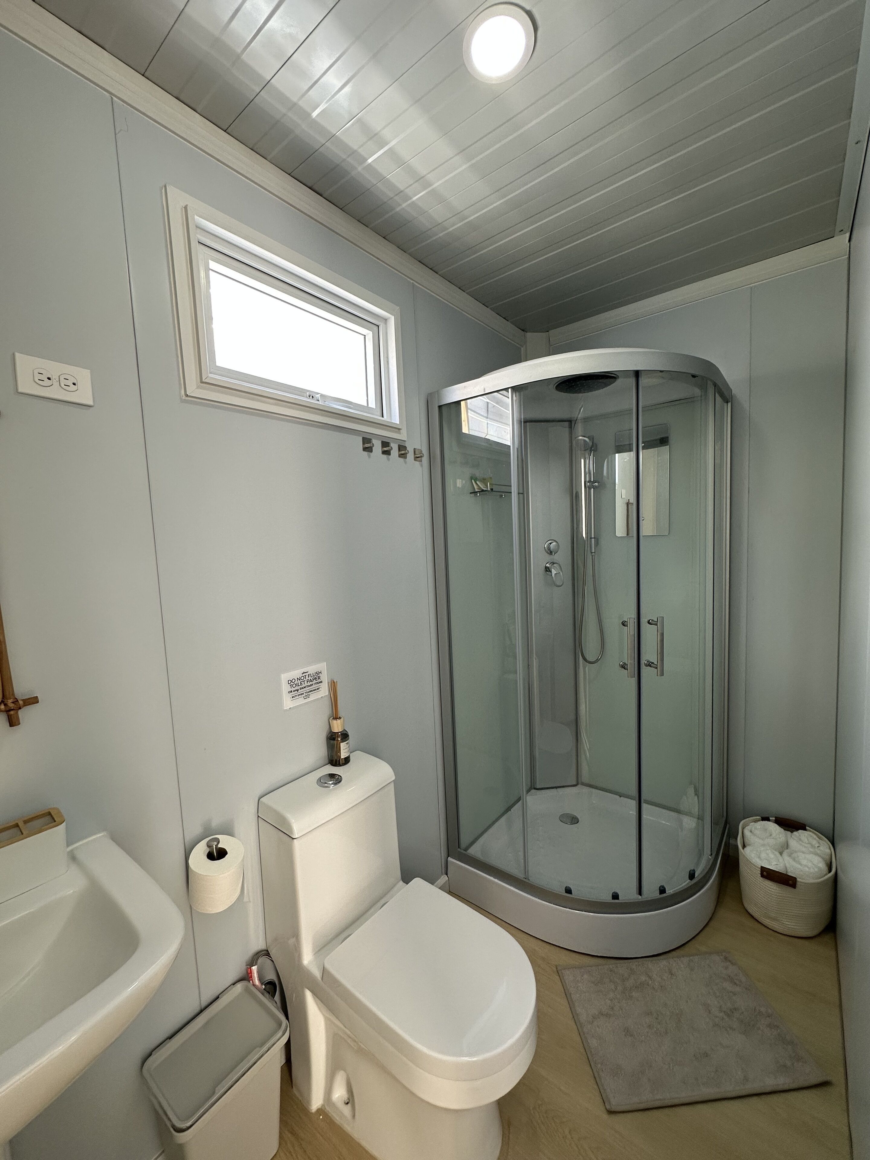 Towels, soap, shampoo, toilet paper