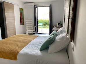 Roccapina | 1 Schlafzimmer, Select-Comfort-Betten, Minibar, individuell dekoriert