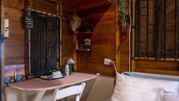 1 bedroom, desk, iron/ironing board, free WiFi