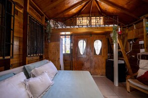 1 habitación, escritorio, tabla de planchar con plancha y wifi gratis 