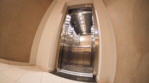Elevator - Sir Hotel (Telemaco Borba)