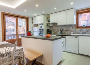 Fridge, microwave, oven, dishwasher