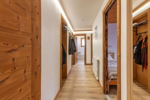 3 bedrooms, WiFi, bed sheets - 180m from resort center, balcony, tv, ski locker, 87m², Morzine (Morzine)