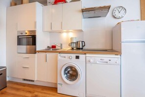 Réfrigérateur, micro-ondes, four, lave-vaisselle