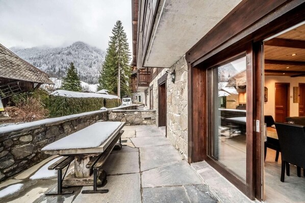 تناول الطعام بالخارج