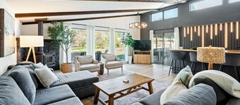 6Beds 3Bath - Pool, Hot Tub, Pets Welcome, Fire Pit- 1mi to Downtown