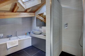 Shower - Chalet, fitness, sauna, terrace, balcony, parking, tv, 232m², Morzine (Morzine)