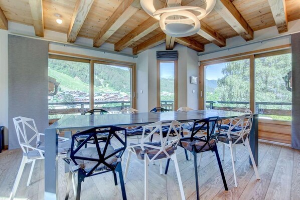 Dining - Chalet, fitness, sauna, terrace, balcony, parking, tv, 232m², Morzine (Morzine)