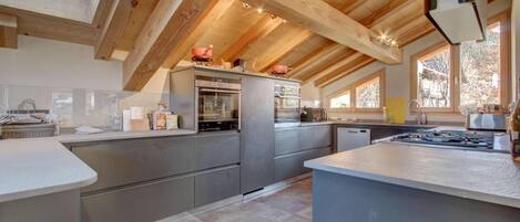 Réfrigérateur, micro-ondes, four, lave-vaisselle