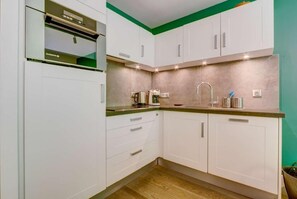 Réfrigérateur, micro-ondes, four, lave-vaisselle