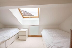 2 bedrooms, WiFi, bed sheets - 250m from resort center, 3rd floor, view resort, balcony, parking, tv, ski locker, 45m², Morzine (Morzine)