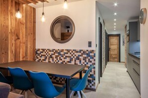 Dining - 200m from ski lifts, 1st floor, balcony, parking, tv, ski locker, 47m², Morzine (Morzine)