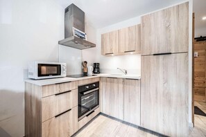 Kühlschrank, Mikrowelle, Ofen