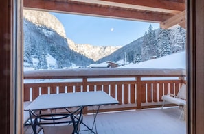 Outdoor dining - 1st floor, view open, balcony, tv, ski locker, 44m², Morzine (Morzine)