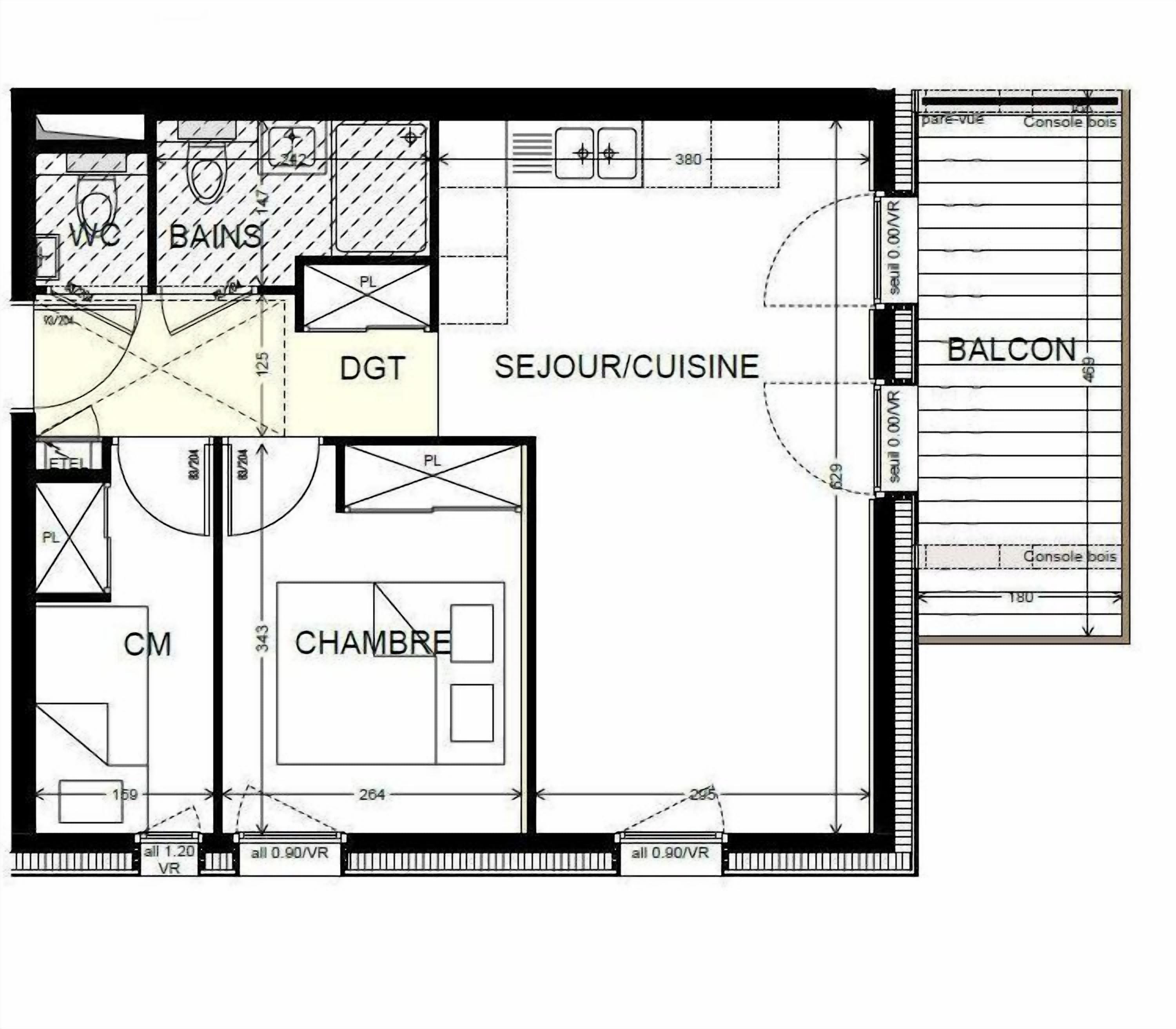A floor plan of a hotel with labeled rooms including WC, Bains, DGT, Sejour/Cuisine, Balcon, CM, and Chambre.