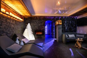 Interior - 250m from resort center, 3rd floor, swimming pool, sauna, hammam, balcony, tv, ski locker, 55m² (Champagny-en-Vanoise)