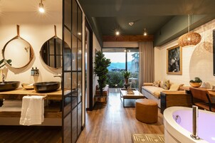 Schreibtisch, laptopgeeigneter Arbeitsplatz, kostenloses WLAN