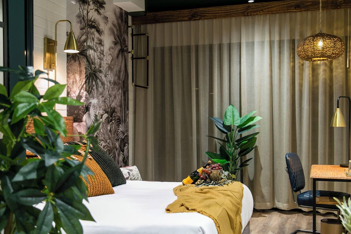Habitación Deluxe | Meja kerja, ruang kerja ramah laptop, Wi-Fi gratis, dan seprai linen