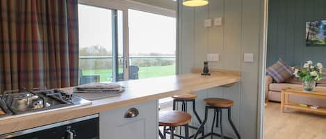 Cottage | Private kitchen | Fridge, dishwasher, electric kettle, toaster