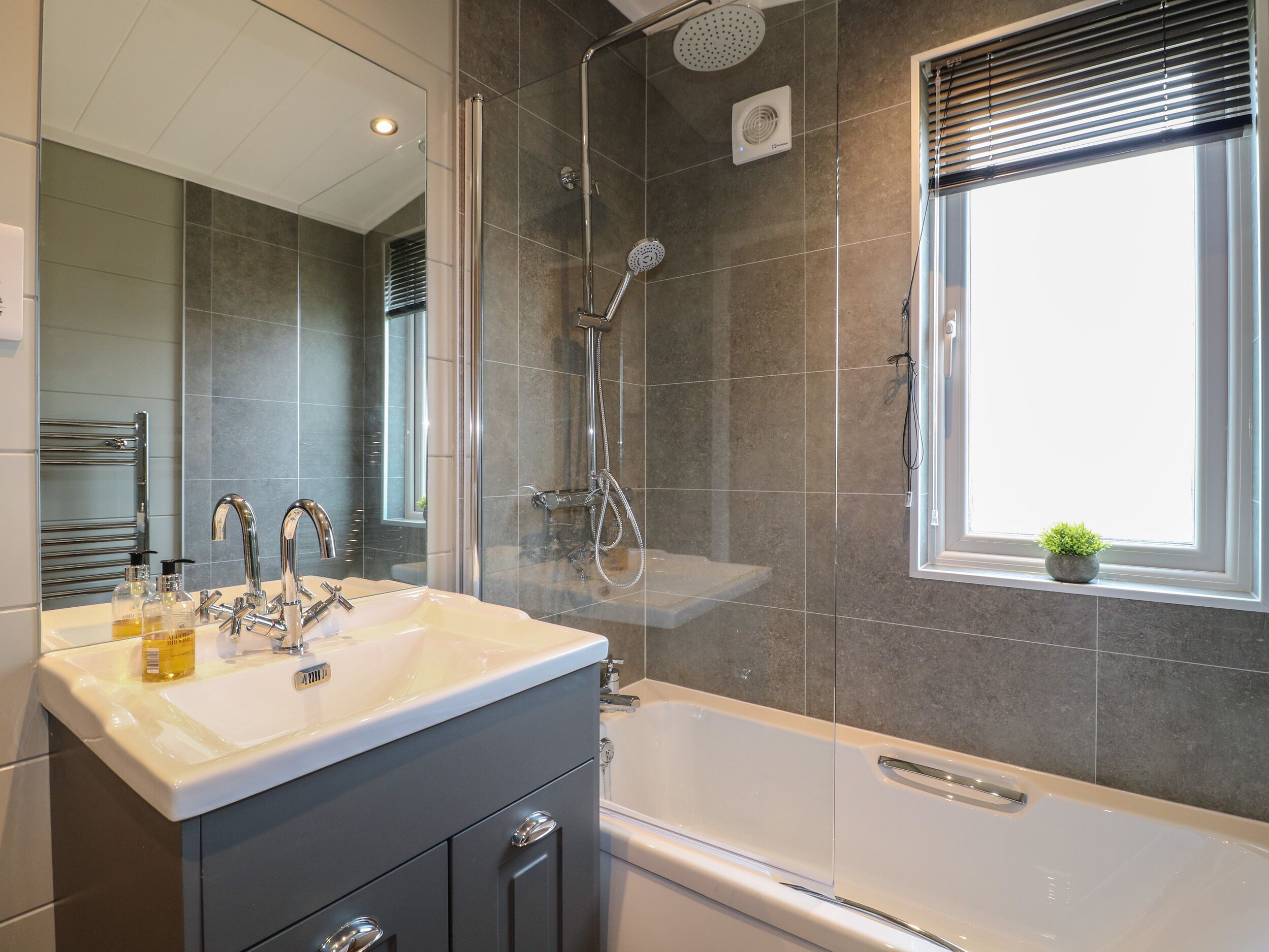Cottage | Bathroom | Shower