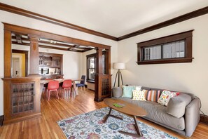 Smart TV, stereo - The Fabulous flamingo  (Saint Paul)