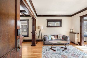 Smart TV, stereo - The Fabulous flamingo  (Saint Paul)