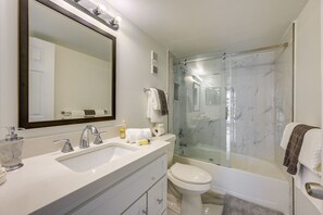 Hair dryer, towels - Beachfront Marco Island Condo w/ Pool Access! (Marco Island)