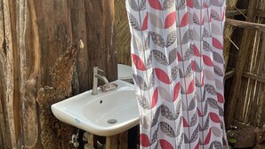 Bathroom - Mole National park  (Larabanga)