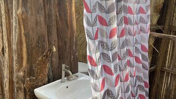 Basic Room | Bathroom